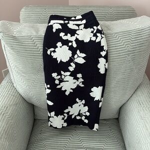 NWOT Talbots Navy/White Floral Lined Mini Skirt. Zipper/Hook Closure. Size 12p